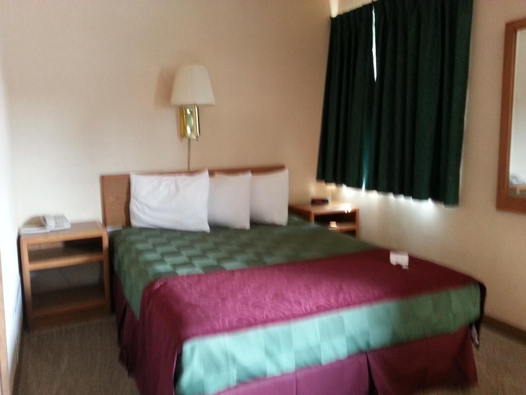 Mid Town Motel Great Falls Szoba fotó